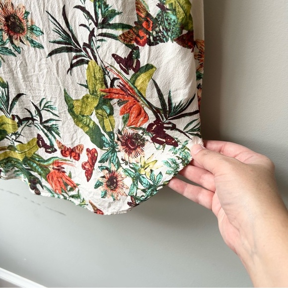 H&M tropical floral print v-neck blouse - Picture 4 of 8
